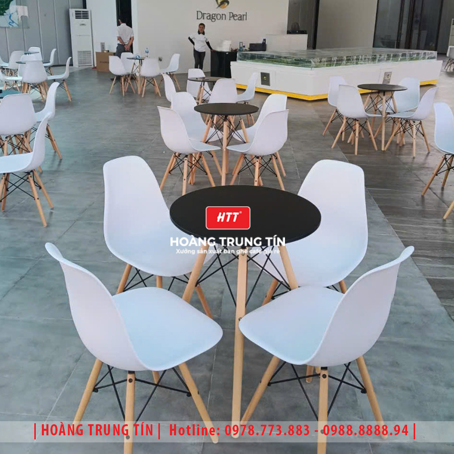 Bàn ghế nhựa đúc nguyên khối HTT08