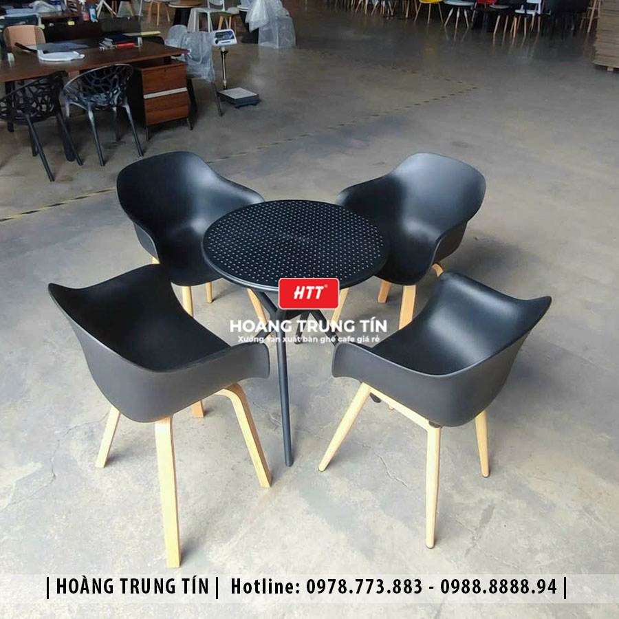 Bàn ghế nhựa đúc nguyên khối HTT01