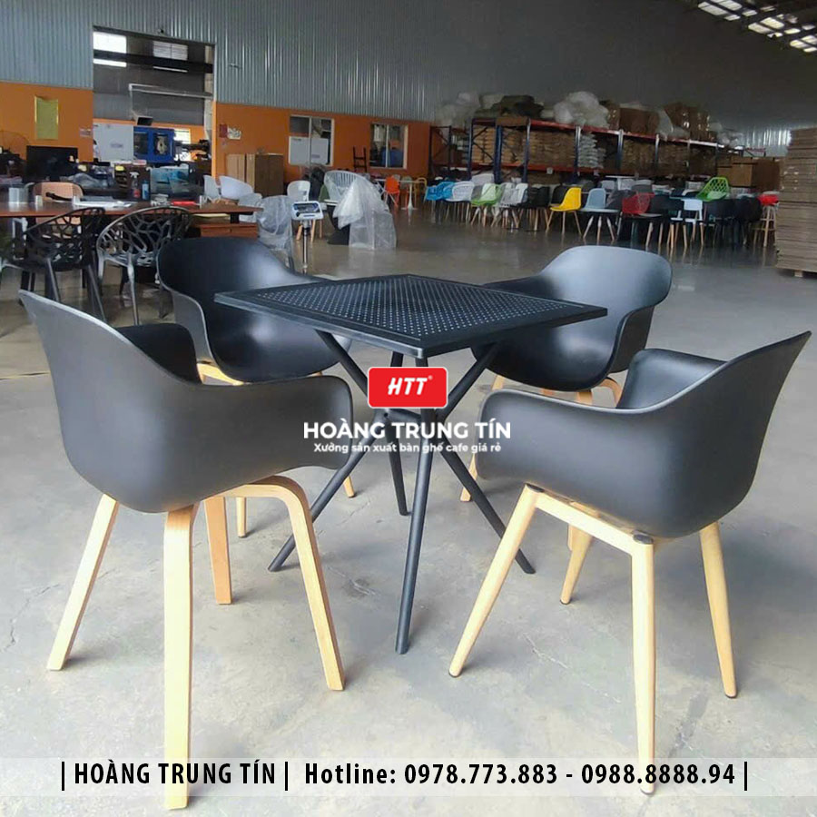 Bàn ghế nhựa đúc nguyên khối nhập khẩu HTT01
