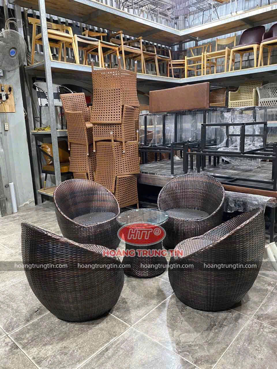 Bàn Ghế Trứng Đan Nhựa Giả Mây Màu Nâu Đậm