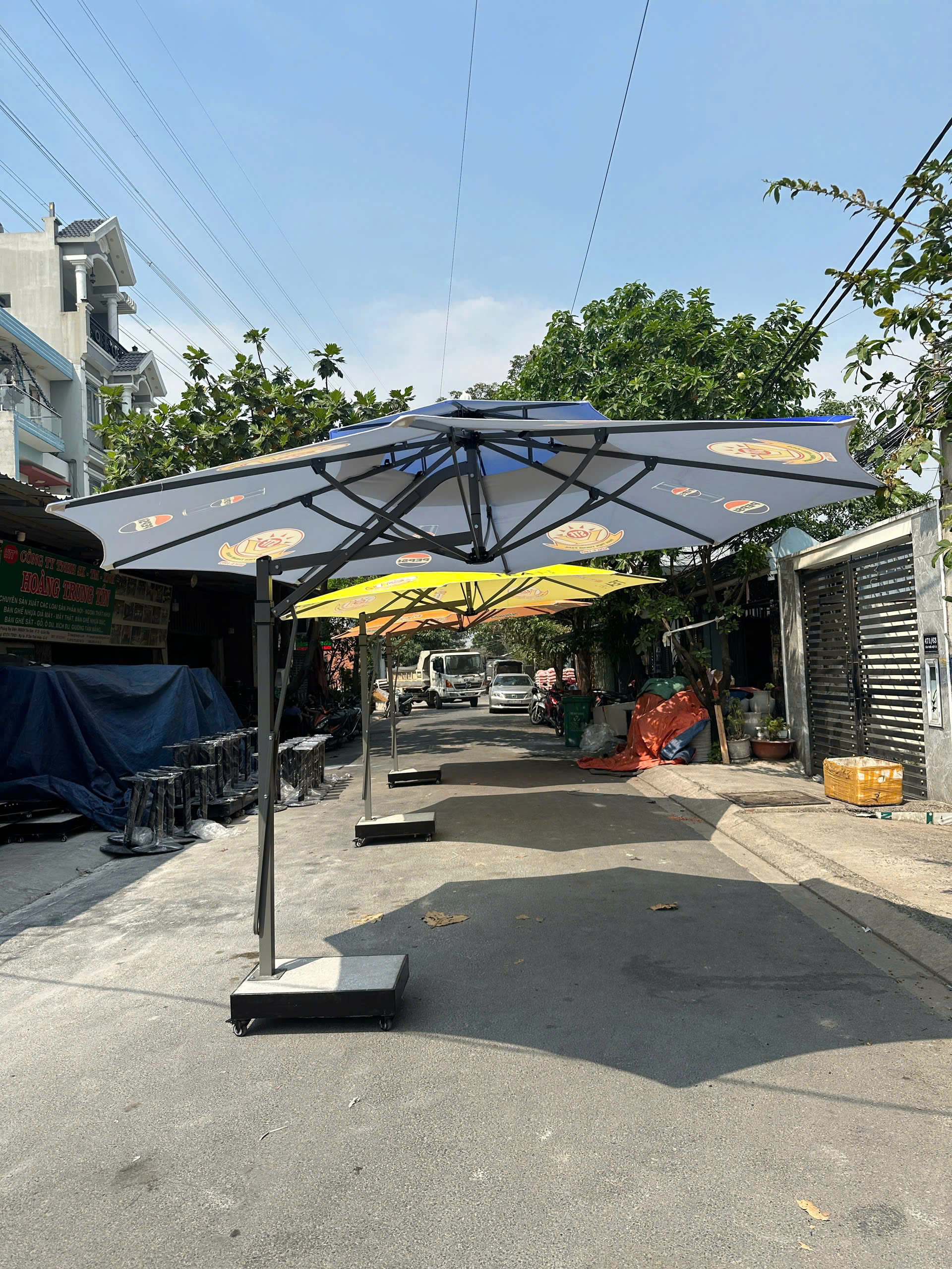 Dù lệch tâm vuông 2.5m nghiêng theo chiều nắng HTT01