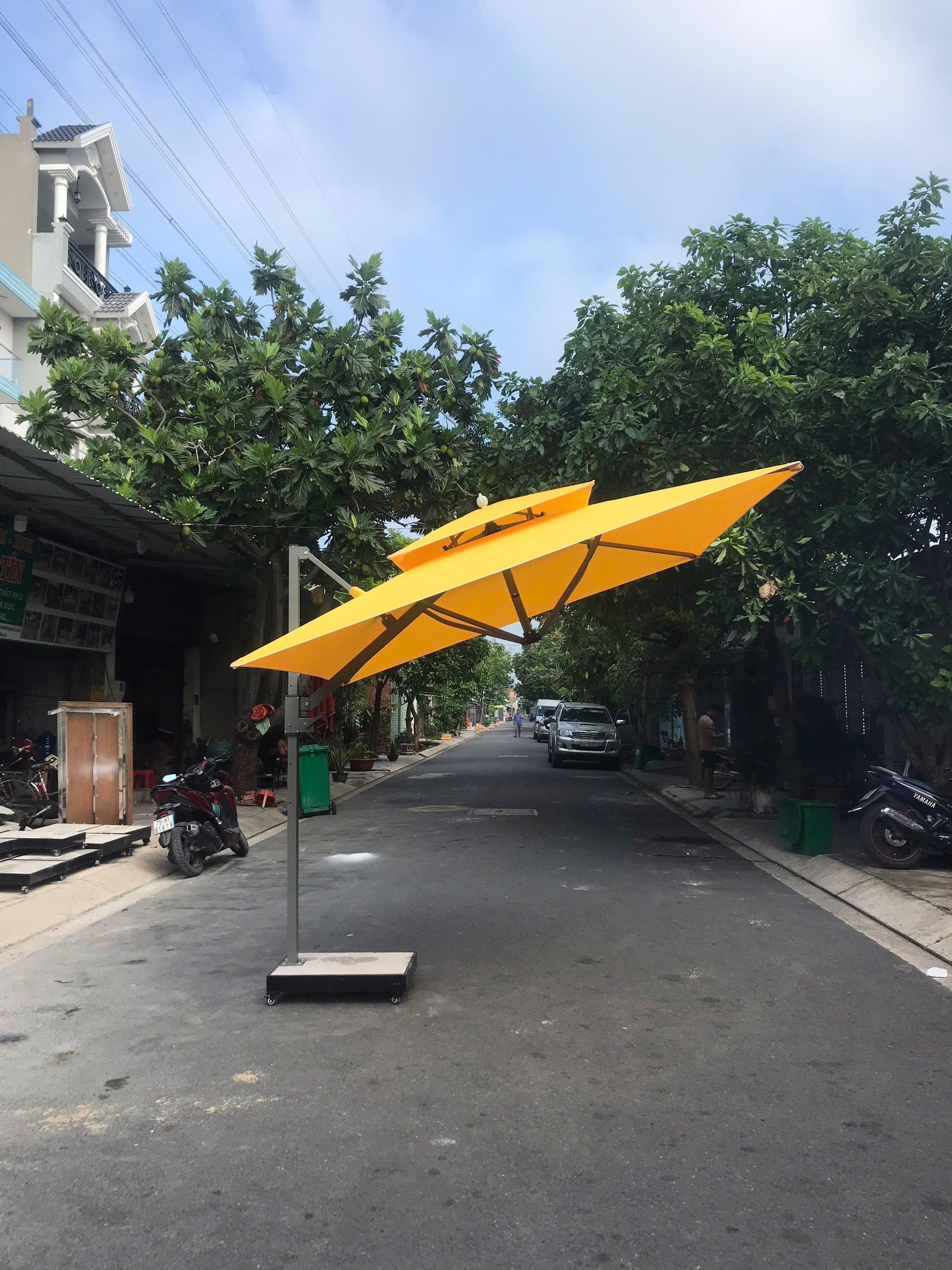 Dù che cafe lệch tâm tròn màu trắng HTT-01