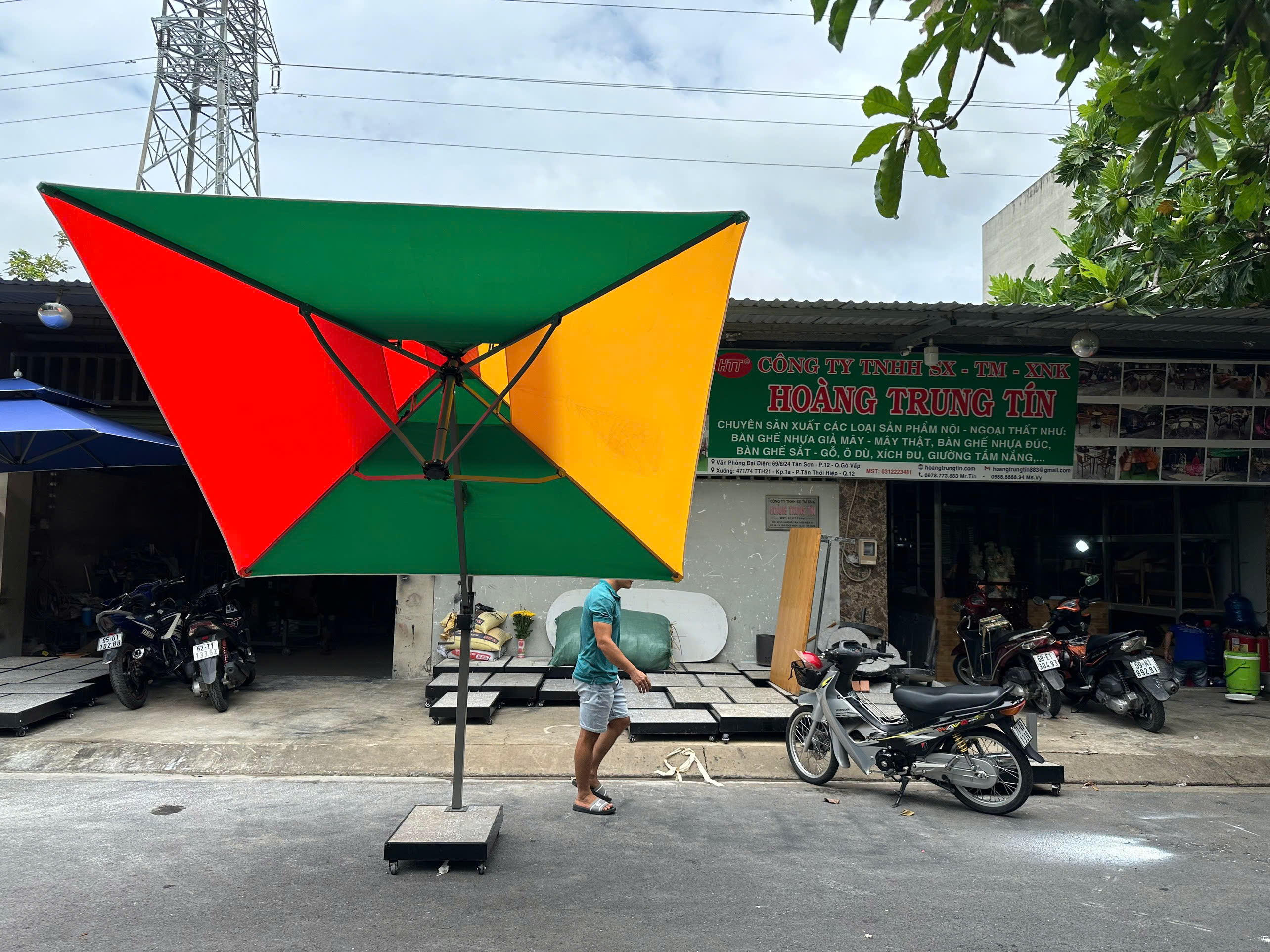 Dù lệch tâm vuông 2.5m nghiêng theo chiều nắng HTT02