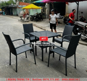 Bàn ghế nhà hàng đan nhựa mây HTT043