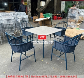 Bàn ghế nhà hàng đan nhựa mây HTT044