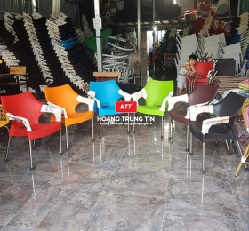 Ghế nữ hoàng chân sắt