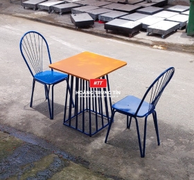Bàn ghế cafe gỗ chân sắt ngoài trời