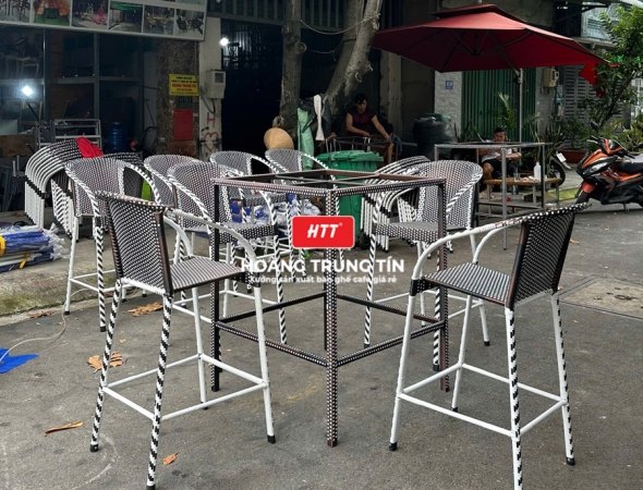 Bàn ghế bar đan nhựa giả mây HTT02