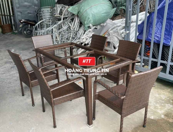 Bàn ghế nhà hàng đan nhựa mây HTT012