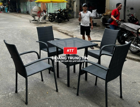 Bàn ghế nhà hàng đan nhựa mây HTT043