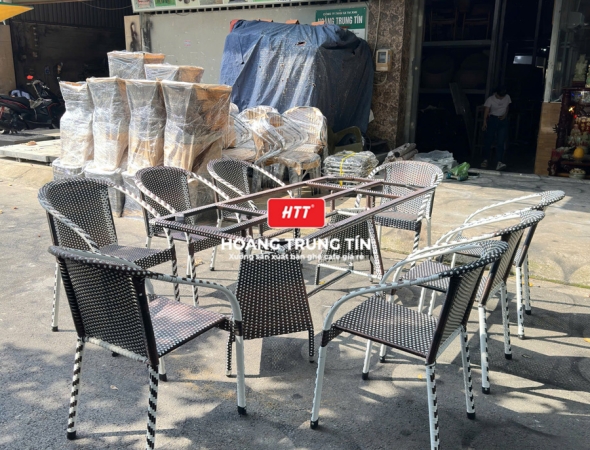 Bàn ghế nhà hàng đan nhựa mây HTT041