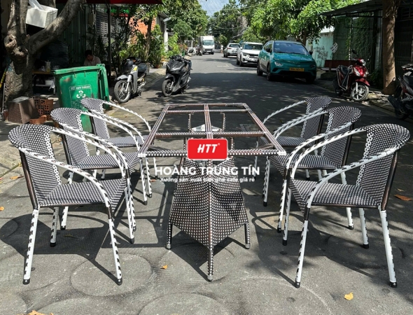 Bàn ghế nhà hàng đan nhựa mây HTT041