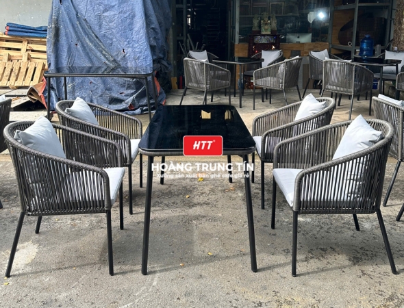 Bàn ghế nhà hàng đan nhựa mây HTT046