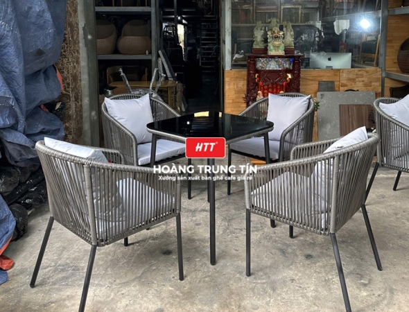 Bàn ghế nhà hàng đan nhựa mây HTT046
