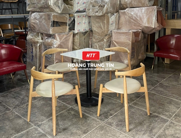 Bàn ghế cafe gỗ nệm cao cấp HTT47