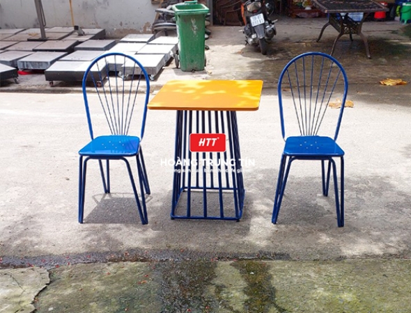 Bàn ghế cafe gỗ chân sắt HTT004