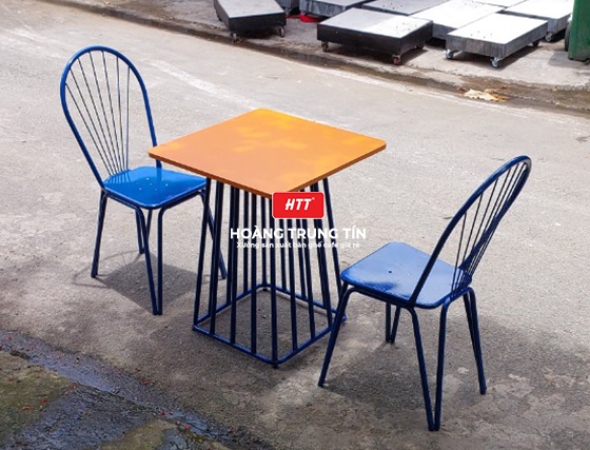Bàn ghế cafe gỗ chân sắt HTT004