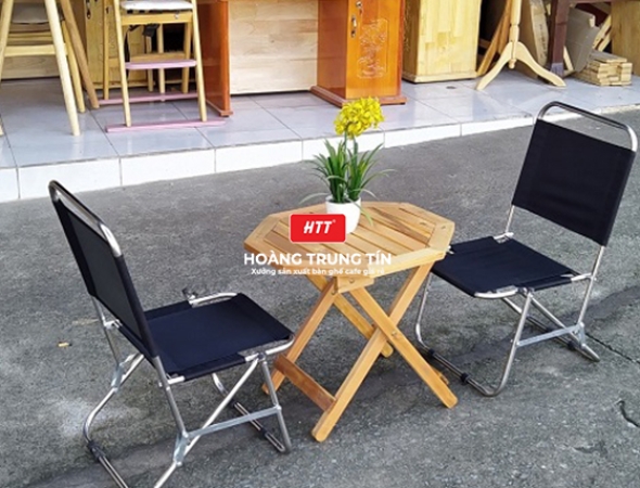Bàn ghế cafe lưới sắt xếp gọn