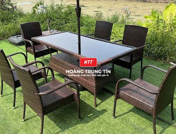 Bàn ghế nhà hàng đan nhựa mây HTT016