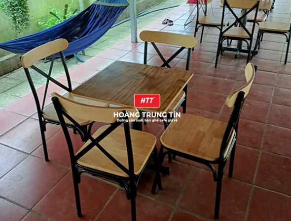 Bàn ghế quán ăn bình dân