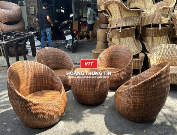 Bàn ghế sofa trứng đan nhựa mây HTT069