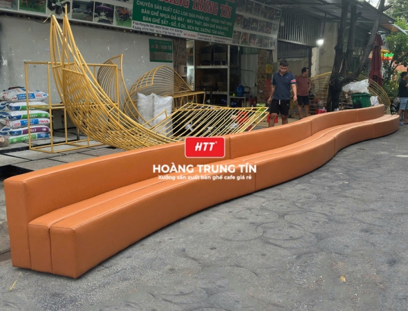 Sofa nệm băng dài cafe theo yêu cầu HTT01