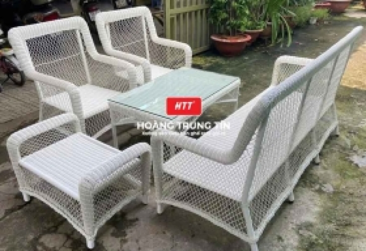 So sánh bàn ghế cafe mây với bàn ghế nhựa, gỗ: Nên chọn loại nào?