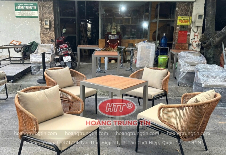 Bàn Ghế Nhựa Giả Mây Là Gì? Có Bền Không? Phân Tích Chuyên Sâu Từ A–Z